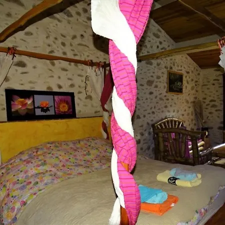 Mas Du Canigou Bed & Breakfast